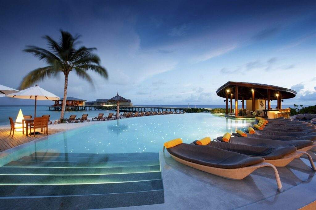 Centara Ras Fushi Resort Spa Maledivy